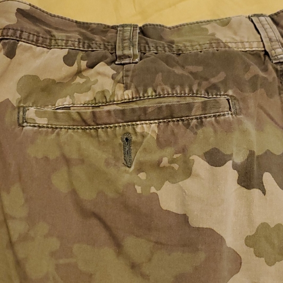 Old Navy Camouflage Green Cargo shorts - Picture 10 of 15